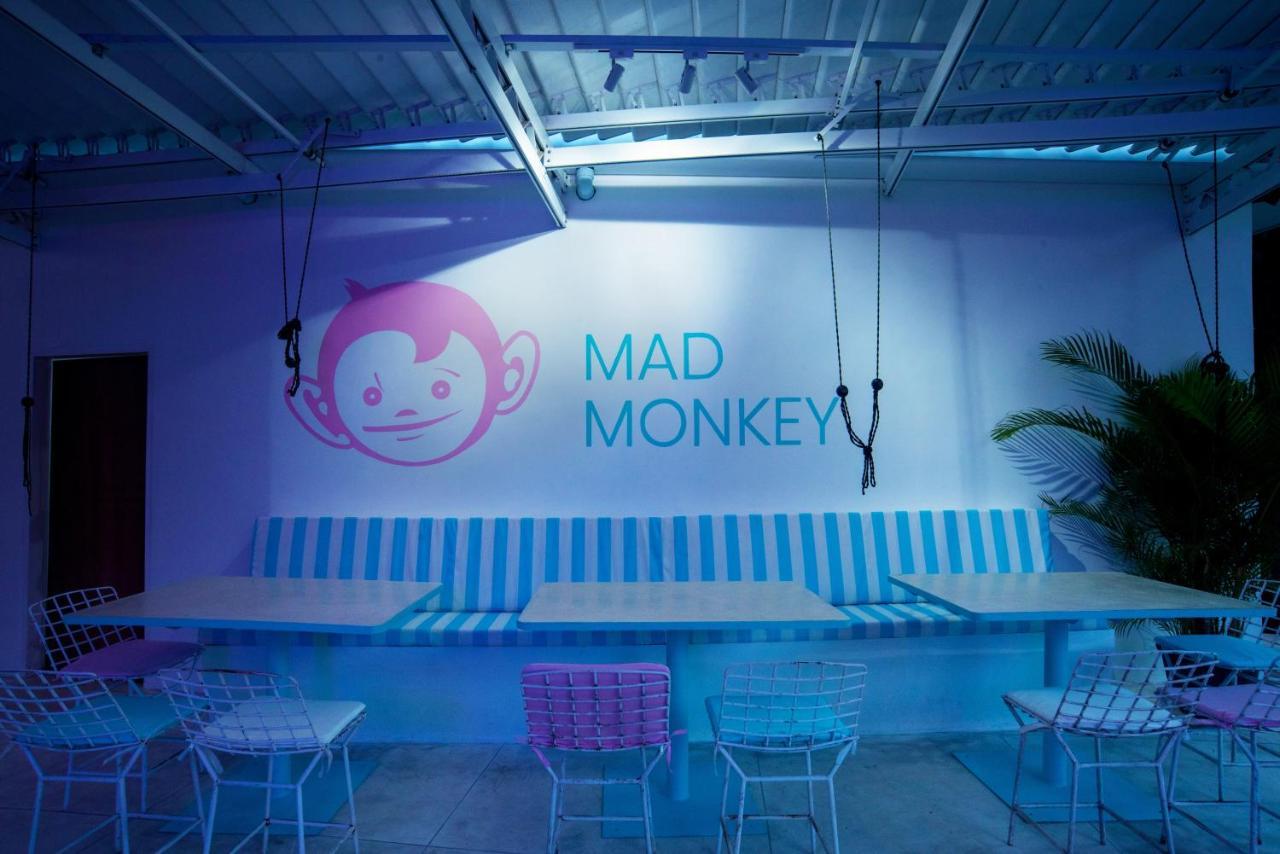 Mad Monkey Kuta Lombok Vandrarhem Exteriör bild