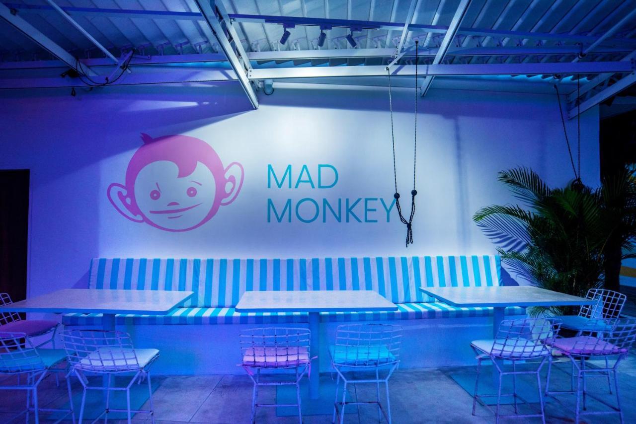 Mad Monkey Kuta Lombok Vandrarhem Exteriör bild