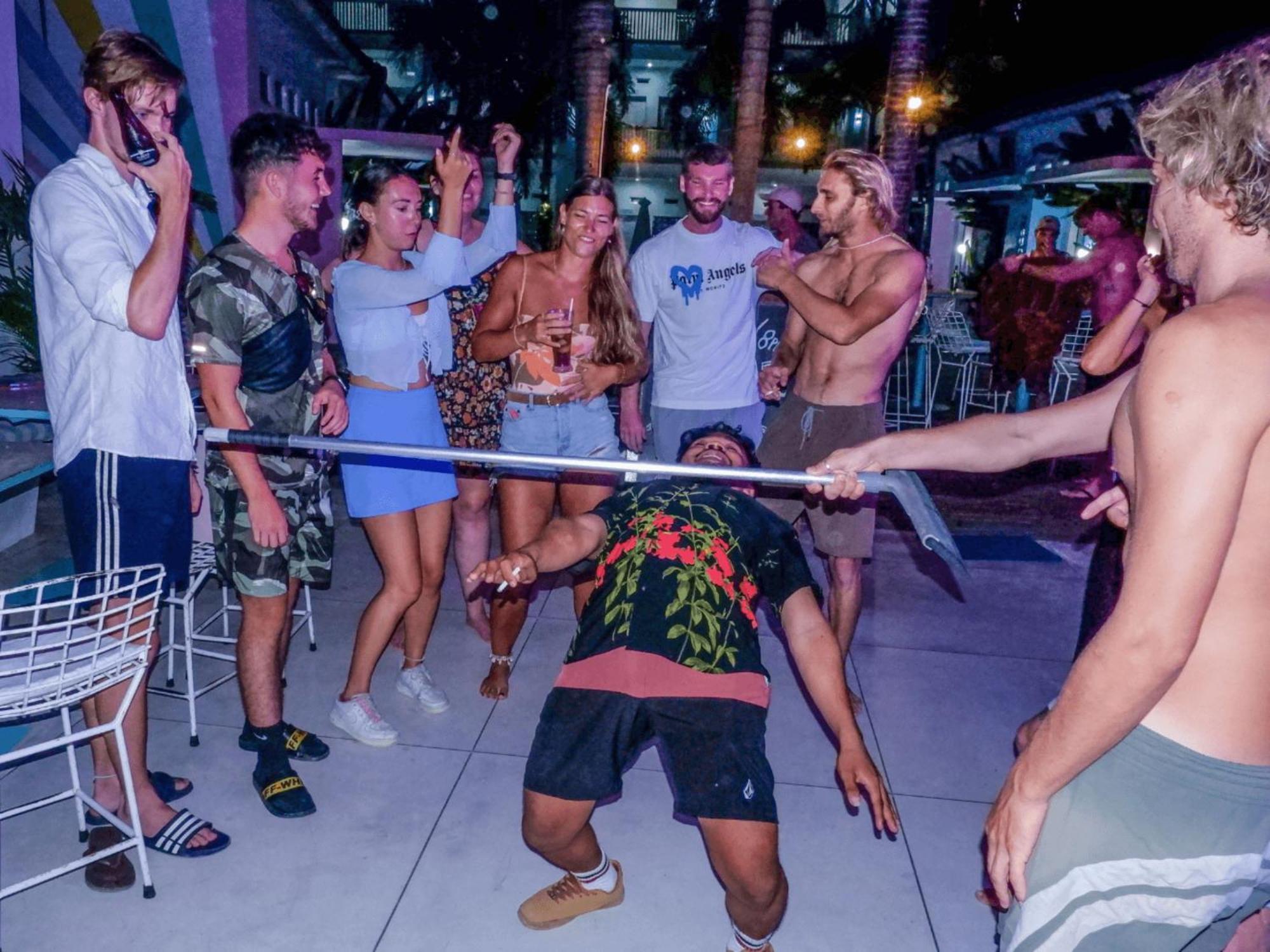 Mad Monkey Kuta Lombok Vandrarhem Exteriör bild
